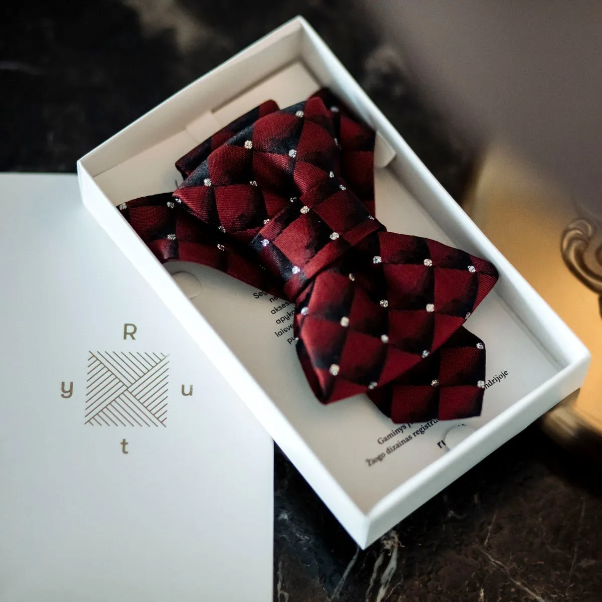 BURGUNDY BOW TIE "BURGUNDY DIAMOND"